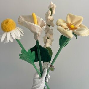 CJ Hendry plush flowers set of 4 + limited release lily